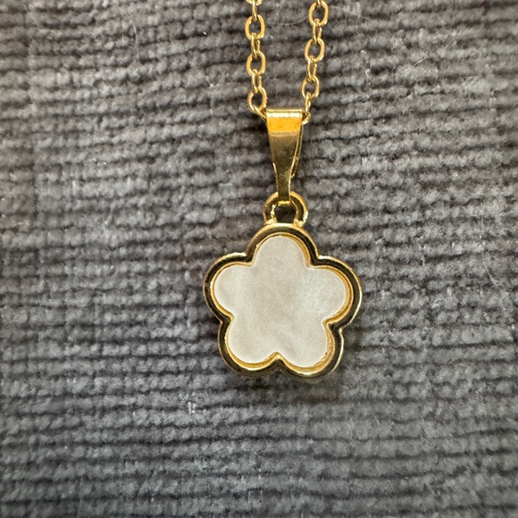 Jewelry - NEW Elegant Gold & Silver Pendant Necklaces.  16 in each w extensions. BEAUTIFUL